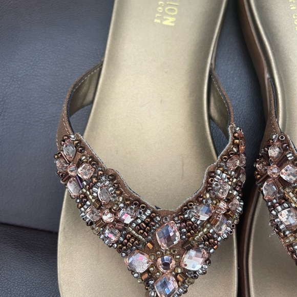 Kenneth Cole Reaction Women's Glamathon Flat Sandals 8 1/2 - Picture 3 of 4